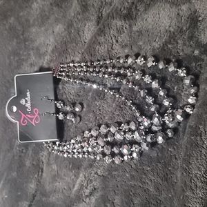 Paparazzi Z Necklace (Hard to find)